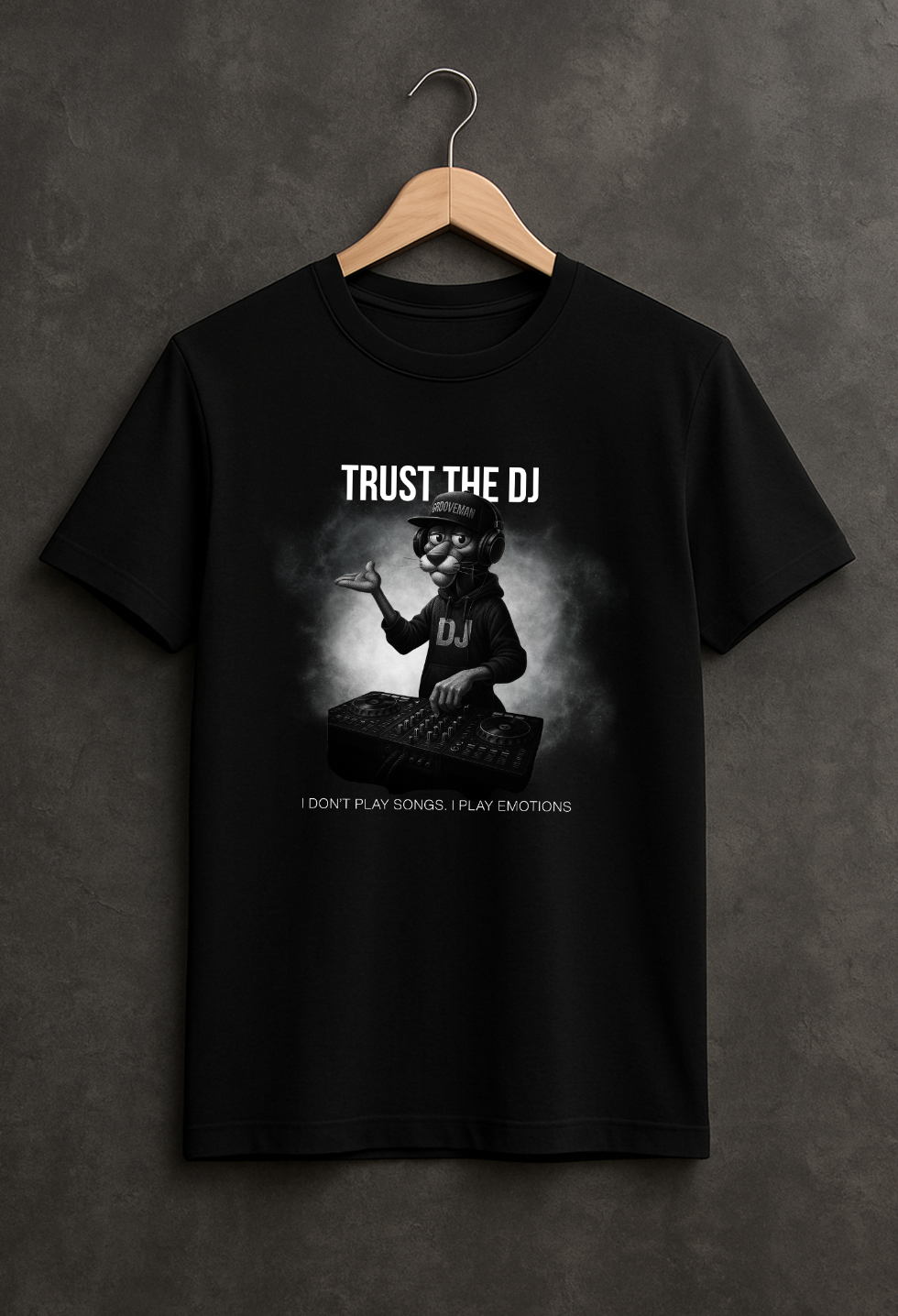 Trust The DJ – Grooveman Black Collection Tee